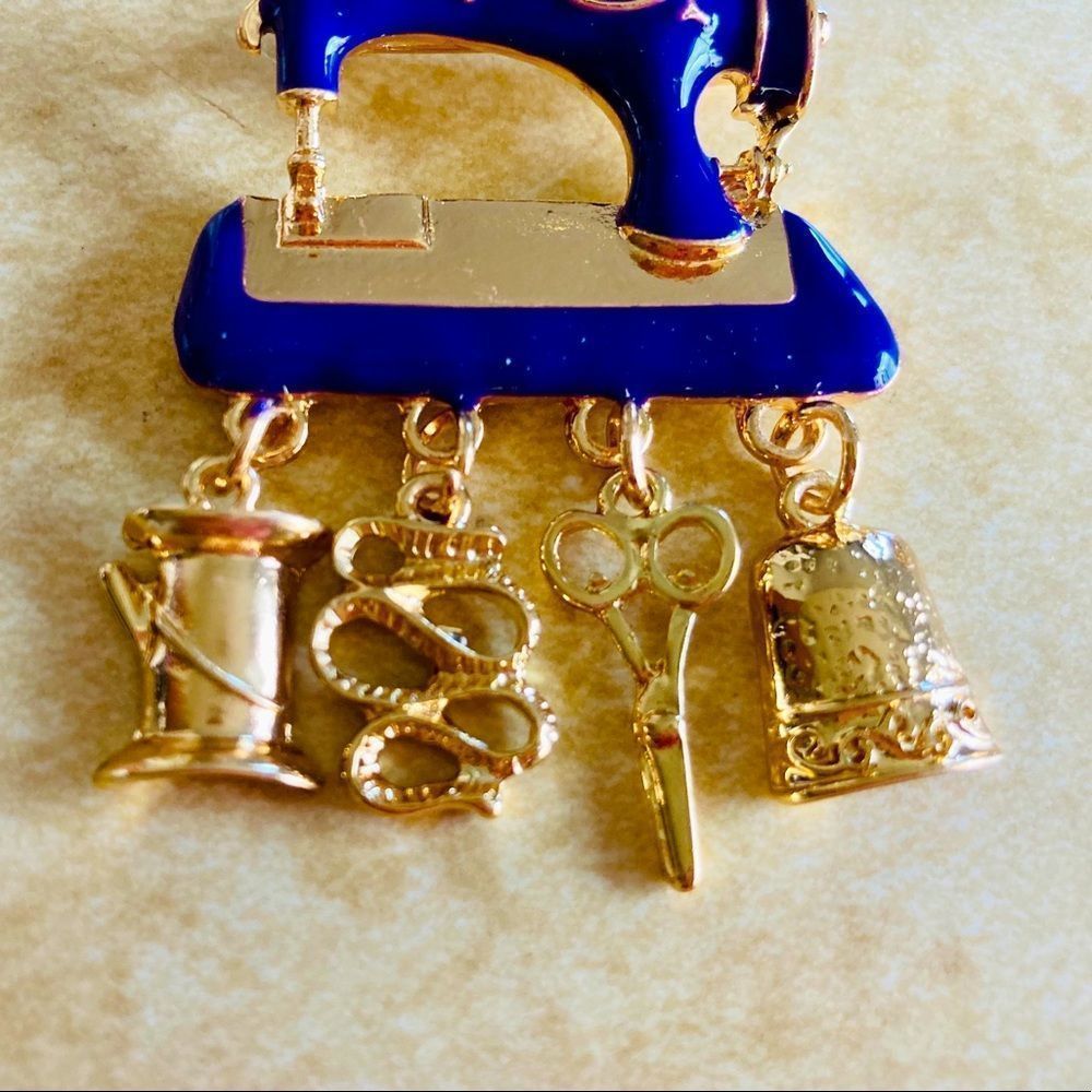 Sewing Machine Brooch - Picture 8 of 10